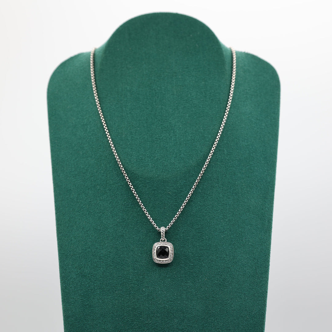 Necklaces & Pendants