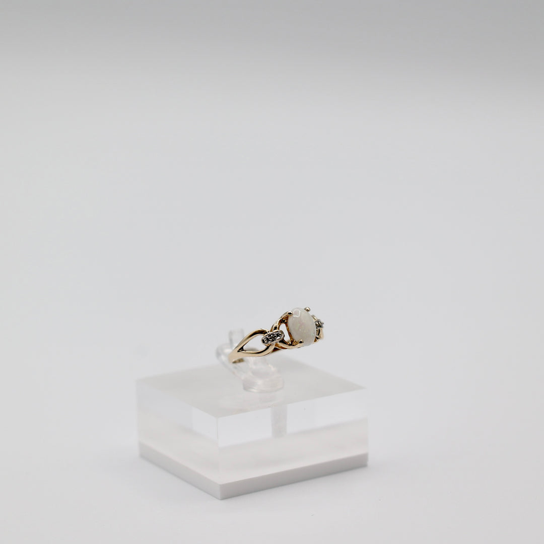 10k Yellow Gold  White Opal Ring - Size 5.75