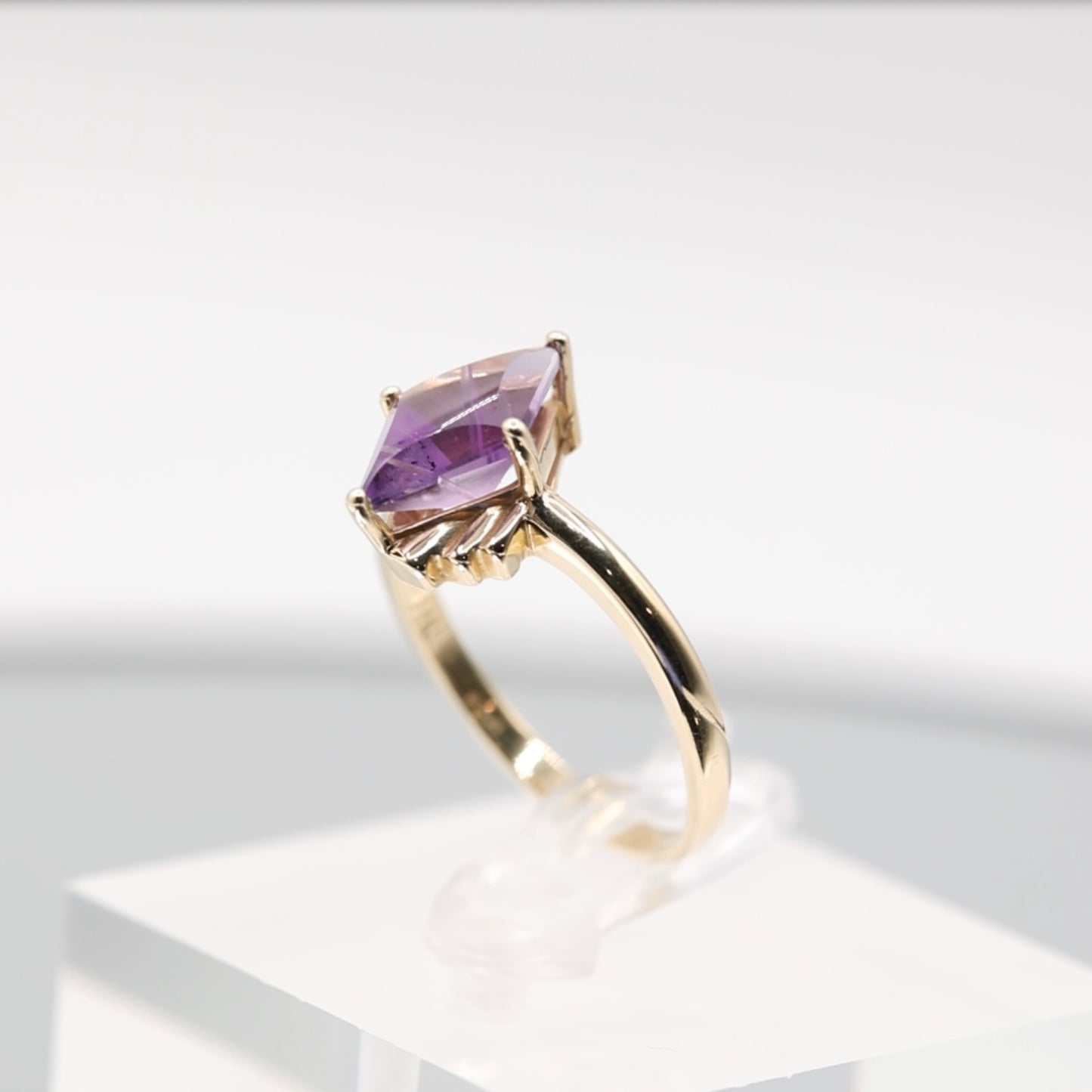 14k Yellow Gold Amethyst Ring - Size 7.75