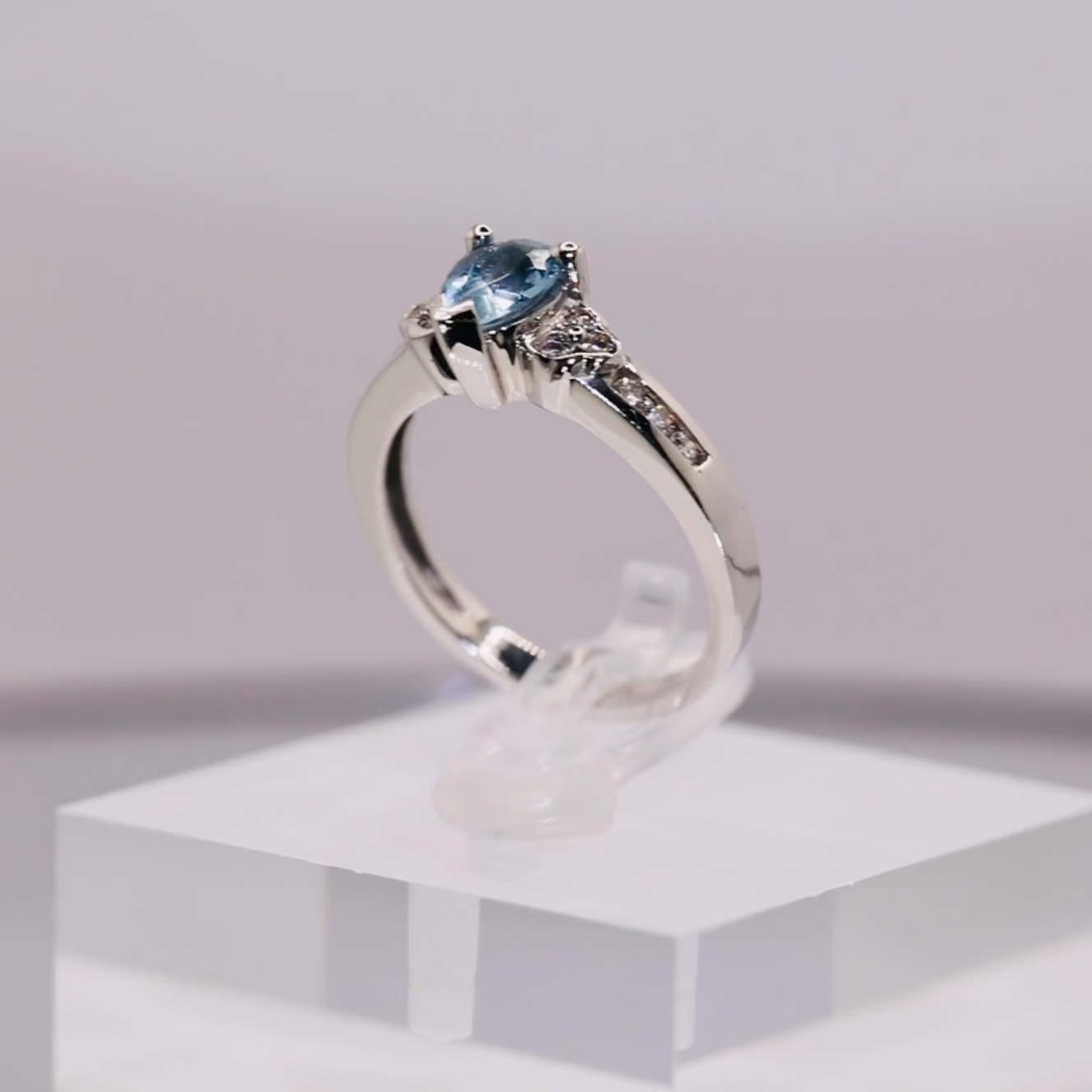 14k White Gold Pear-Shaped Aquamarine Ring - Size 6.75