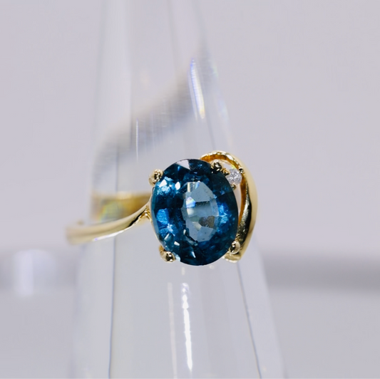 14k Yellow Gold Blue Topaz Ring - Size 6