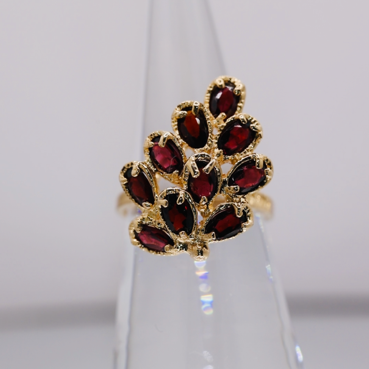 Vintage 14k Yellow Gold and 10 Red Garnet Stone Ring - Size 6.5