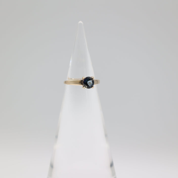 10K Yellow Gold London Blue Topaz Ring 6mm Size 5.5