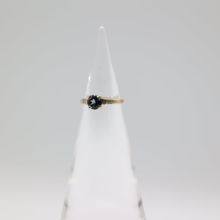 10K Yellow Gold London Blue Topaz Ring 6mm Size 5.5