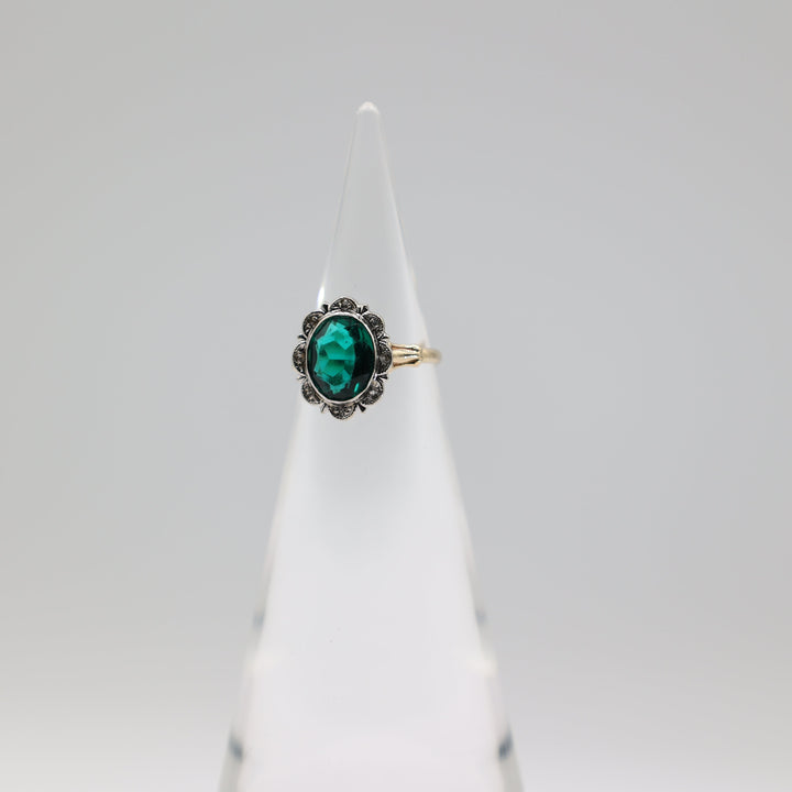 10K Yellow Gold Oval Cut Green Crystal Ring With Scalloped Diamond Border 4.75