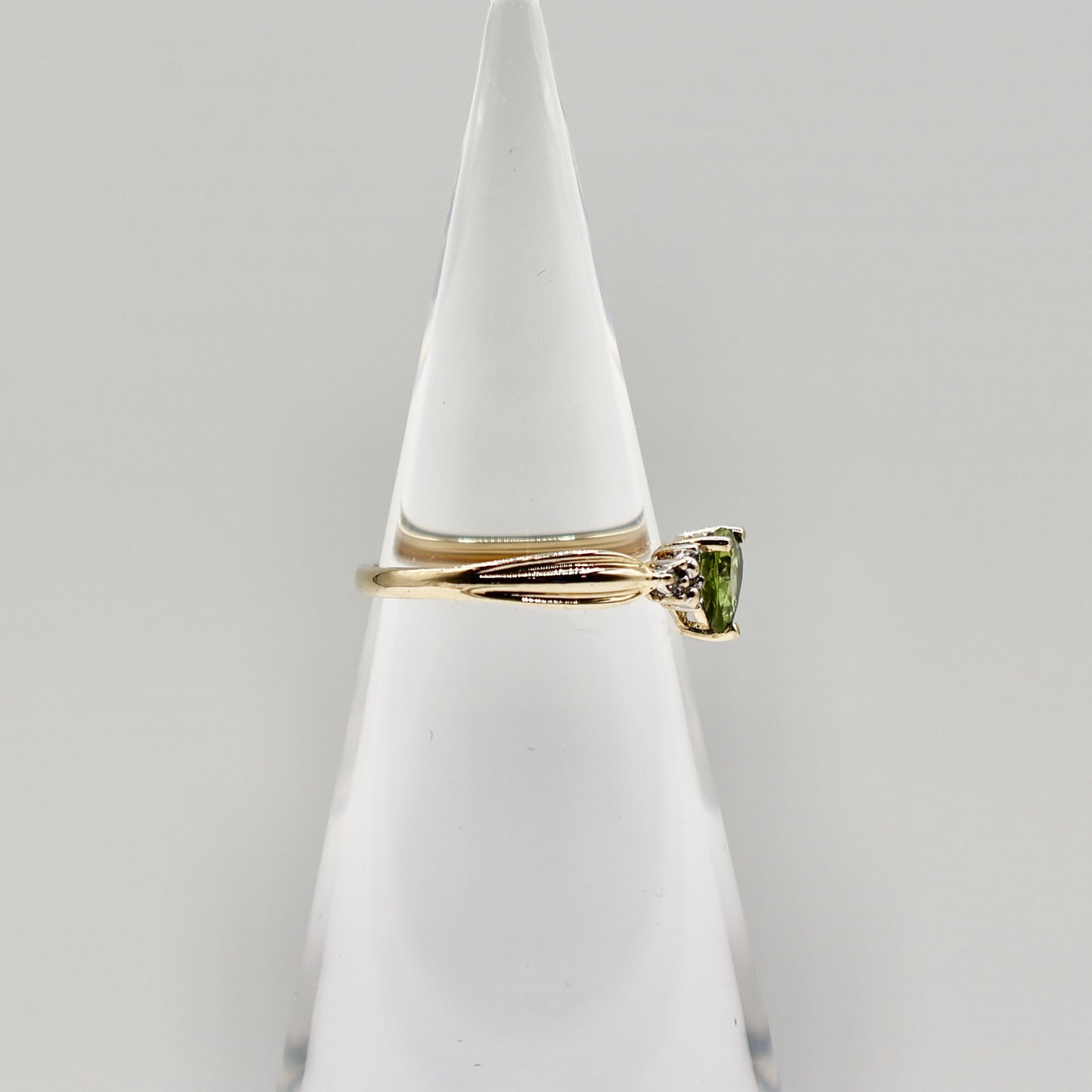 10k Yellow Gold Peridot and Diamond Ring - Size 6.5