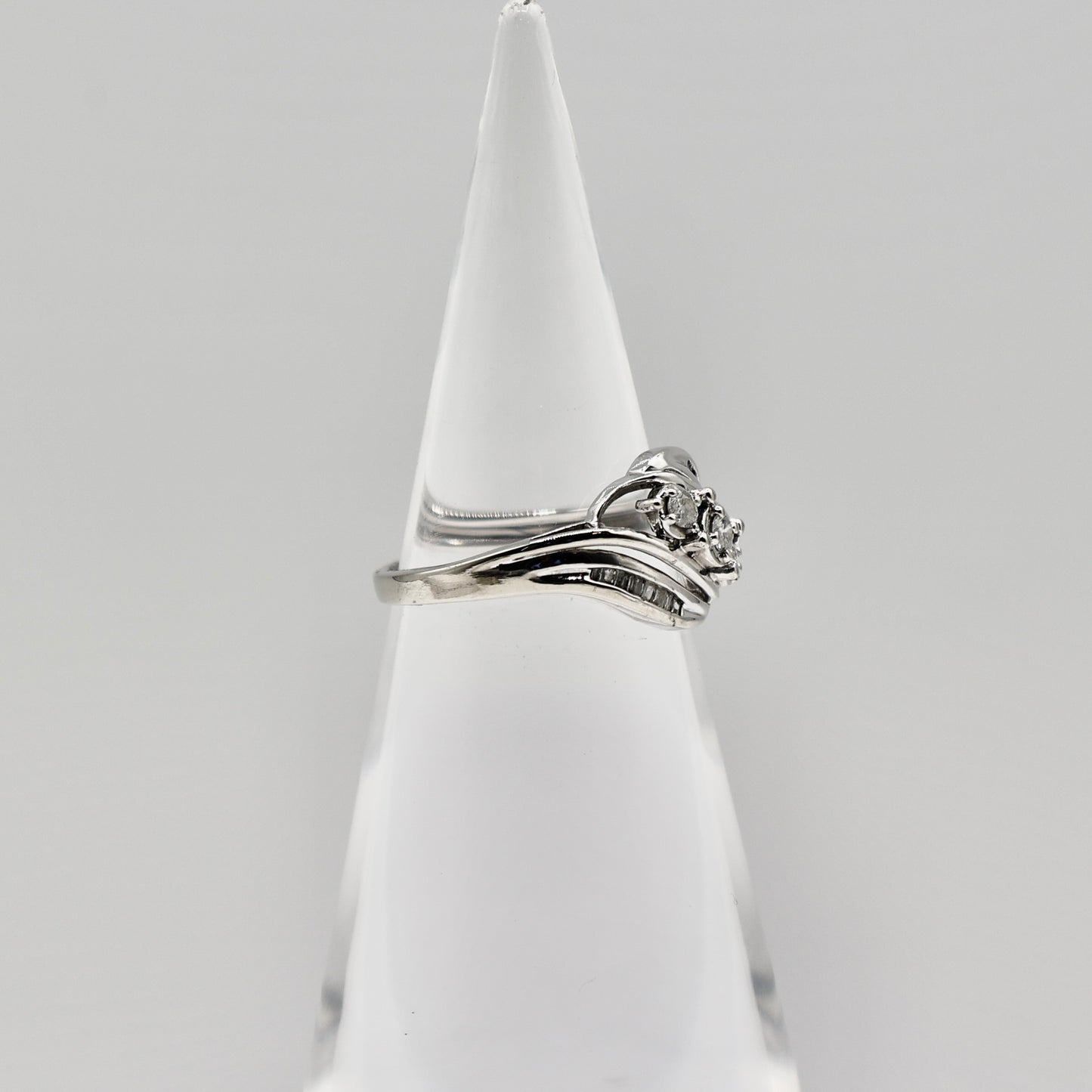 10k White Gold Diamond Ring - Size 7