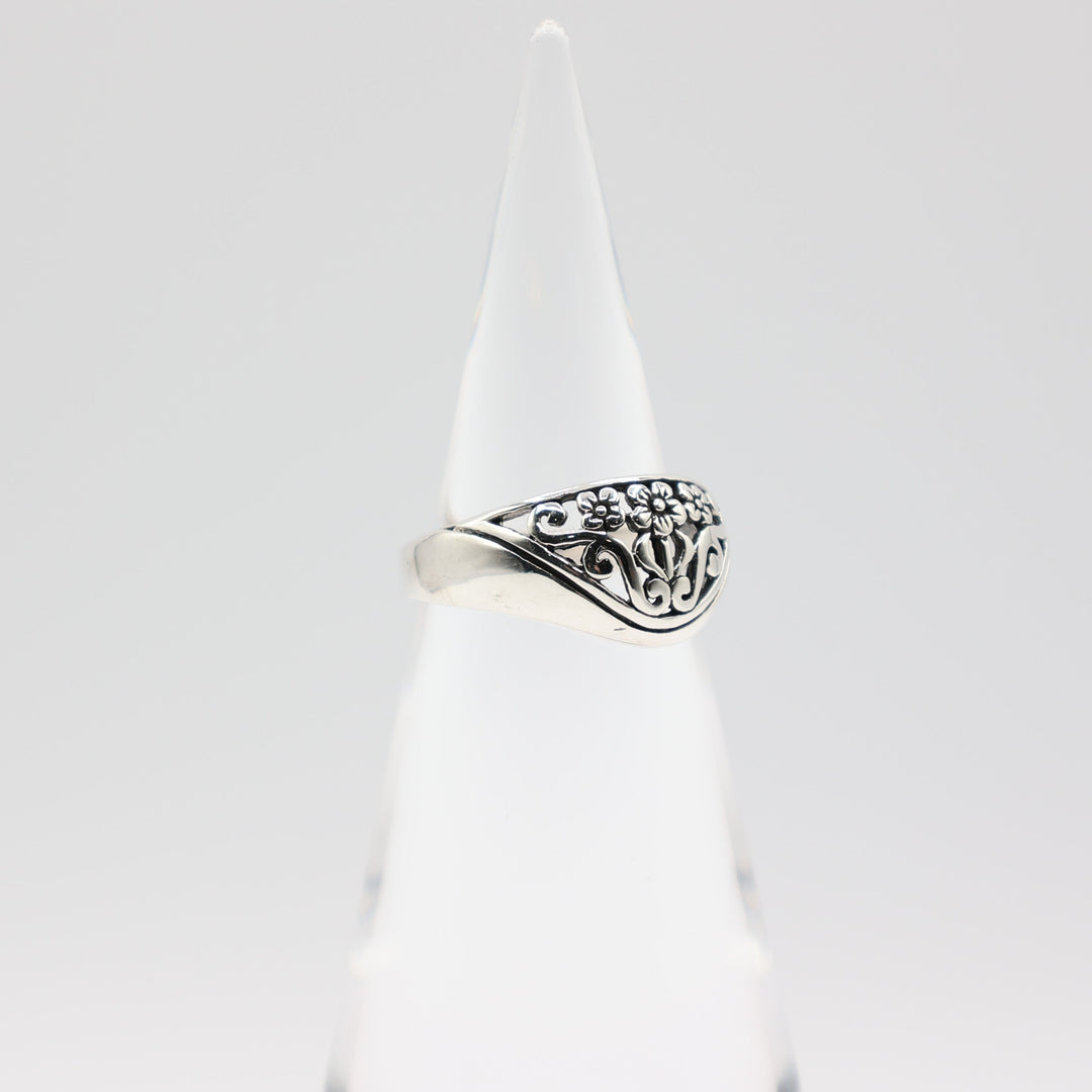 925 Sterling Silver Swirl & Flower Ring Size 9.75