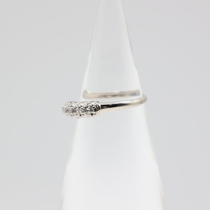 14k White Gold with Five White Diamonds Ring – Size 6.75