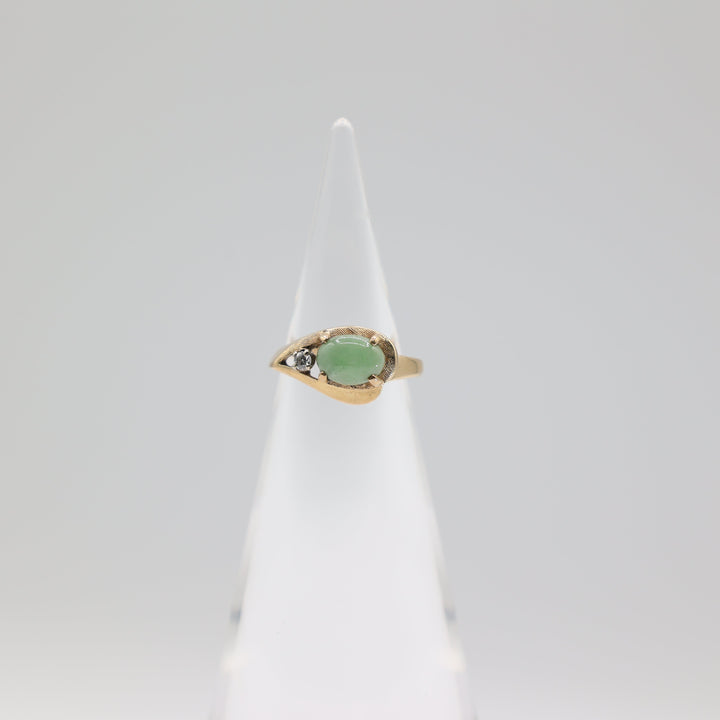 14k Yellow Gold 6x8mm Jade Cabochon Ring Size 4.25