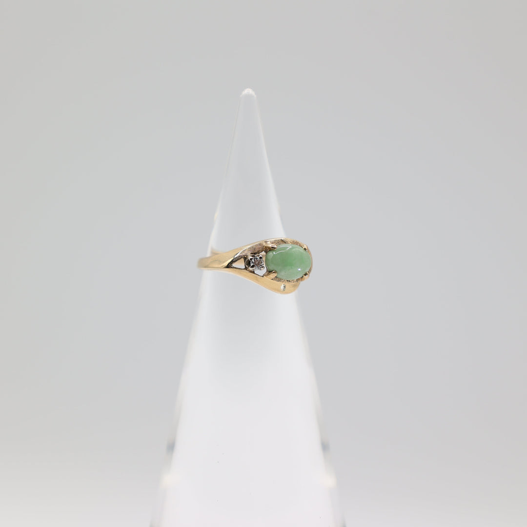 14k Yellow Gold 6x8mm Jade Cabochon Ring Size 4.25