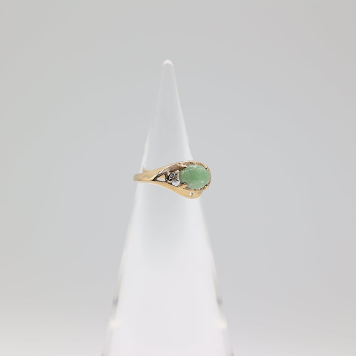 14k Yellow Gold 6x8mm Jade Cabochon Ring Size 4.25