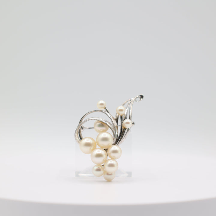 Mikimoto 925 Silver And Pearl Figural Brooch Jewelry