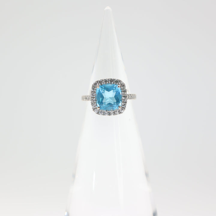 14k White Gold x25 2mm Round White/9mm Blue Topaz Cushion Cut Ring - Size 6.75 / 3.80 g