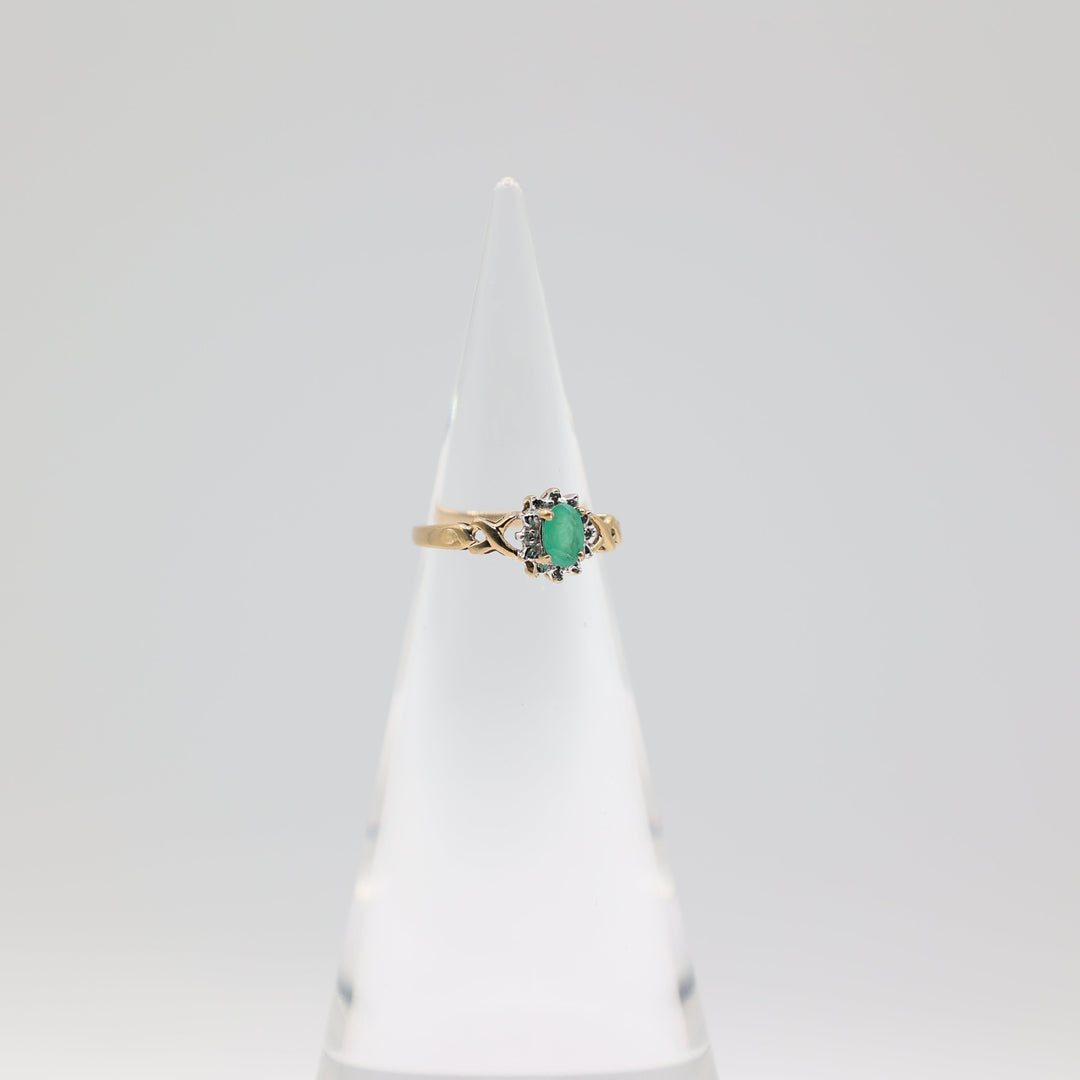 14k Yellow Gold 6x4mm Oval Chrysoprase Stone & Diamond Halo Accents Ring Size 6.5