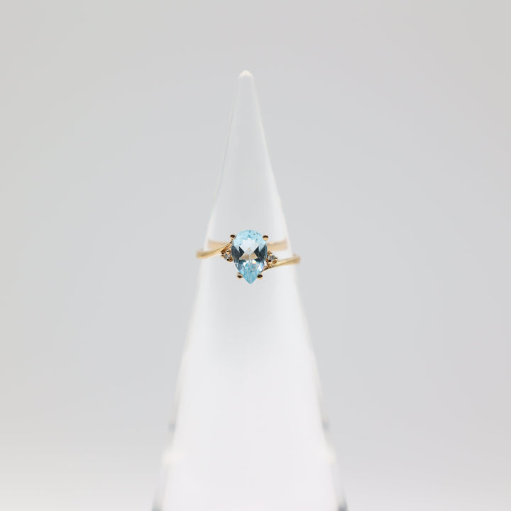 10K Yellow Gold Pear Shaped Blue Topaz Stone And Diamond Accents Ring Size 5.5