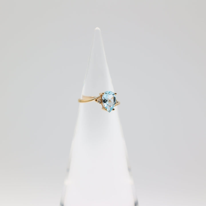 10K Yellow Gold Pear Shaped Blue Topaz Stone And Diamond Accents Ring Size 5.5