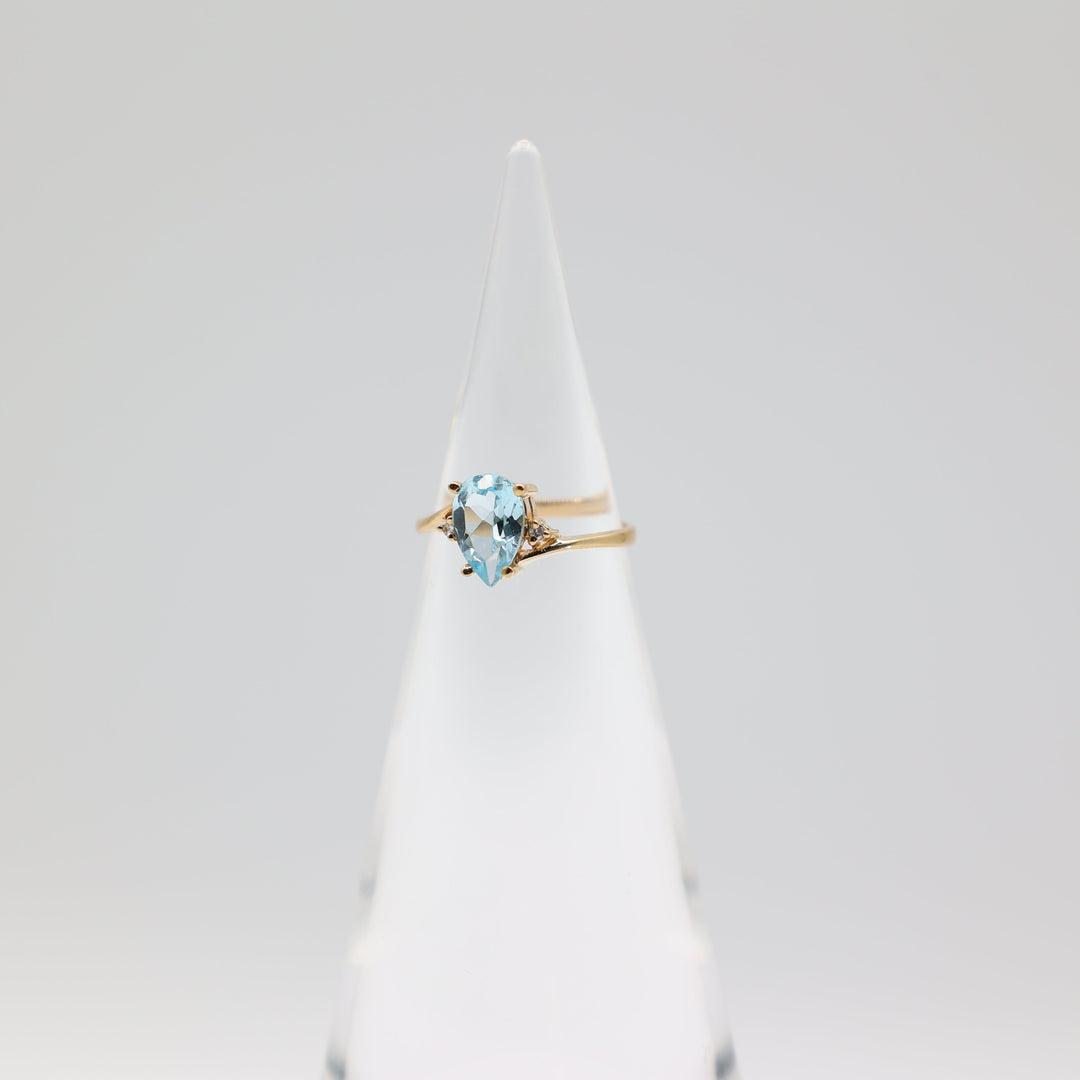 10K Yellow Gold Pear Shaped Blue Topaz Stone And Diamond Accents Ring Size 5.5