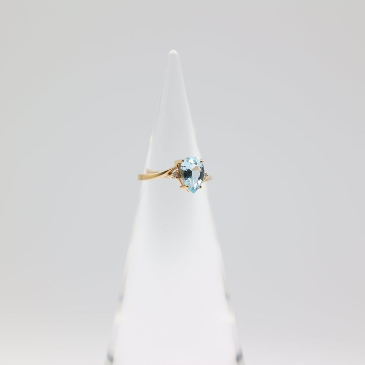 10K Yellow Gold Pear Cut 9x6mm Blue Topaz and Diamond Accents Ring Size 5.75