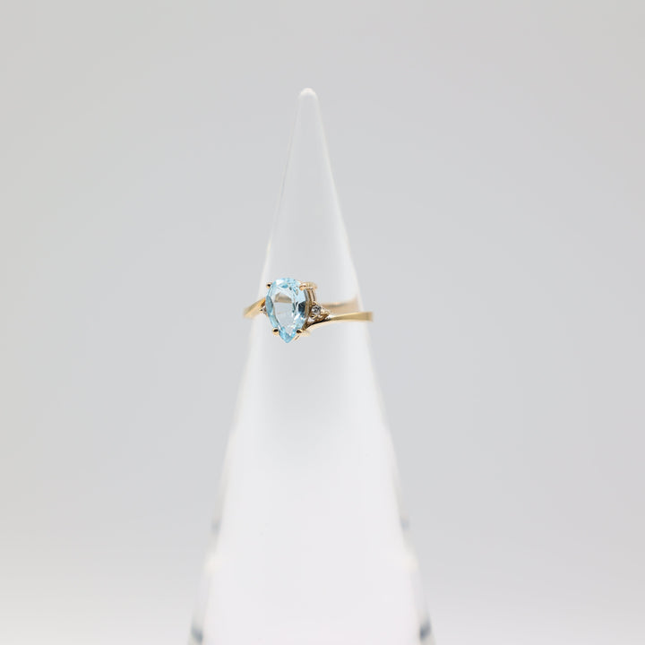 10K Yellow Gold Pear Cut 9x6mm Blue Topaz and Diamond Accents Ring Size 5.75