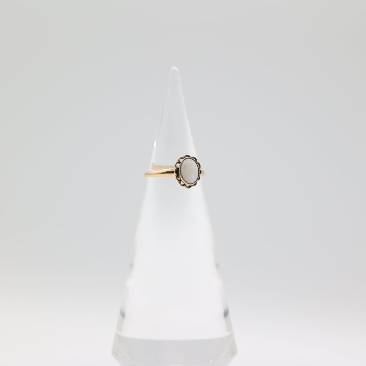 10K Yellow Gold White Opal Ring 7.5mm x 5.5mm Size 6