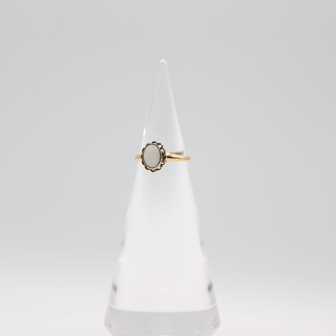 10K Yellow Gold White Opal Ring 7.5mm x 5.5mm Size 6
