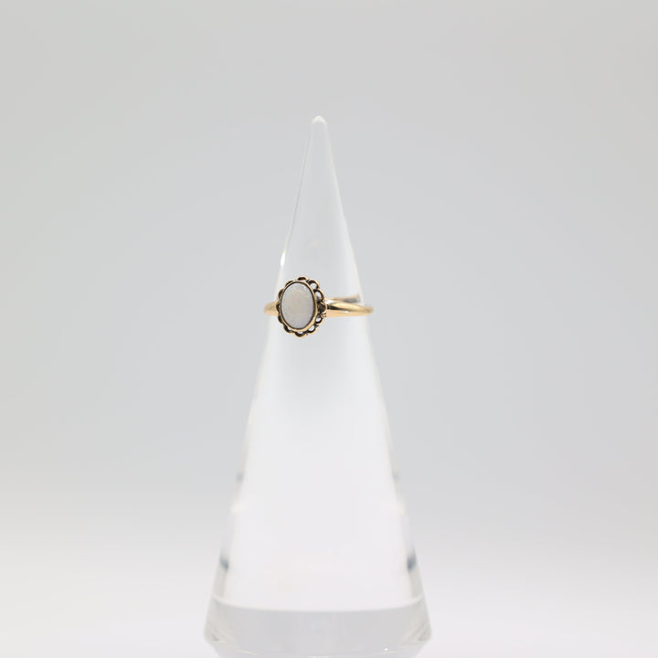 10K Yellow Gold White Opal Ring 7.5mm x 5.5mm Size 6