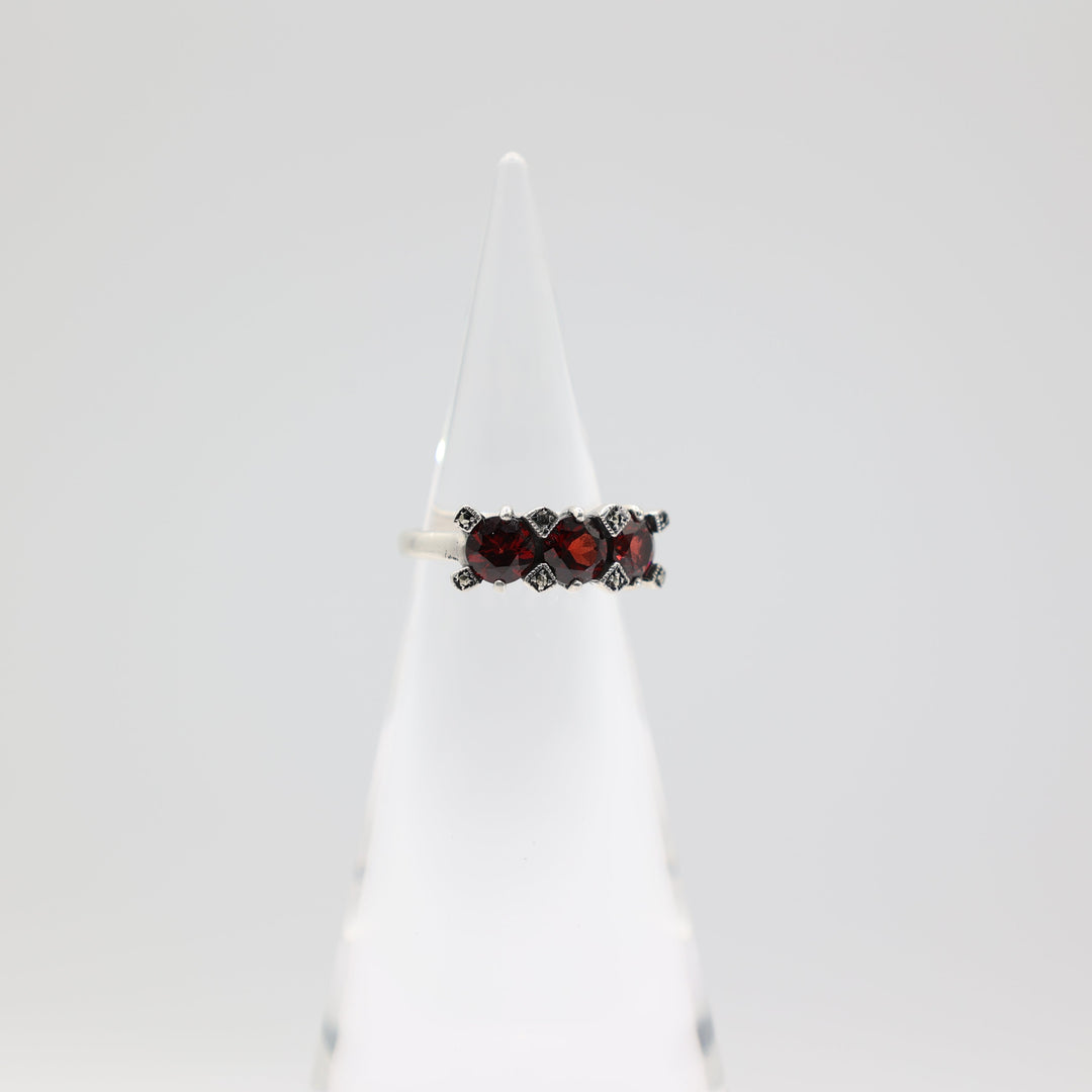 925 Sterling Silver 6mm Triple Garnet Stone Ring Size 7.5