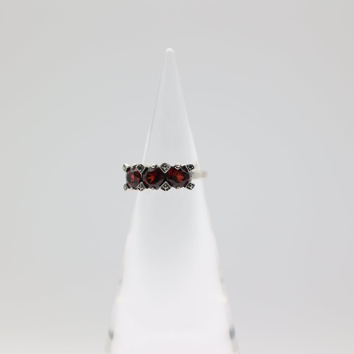 925 Sterling Silver 6mm Triple Garnet Stone Ring Size 7.5