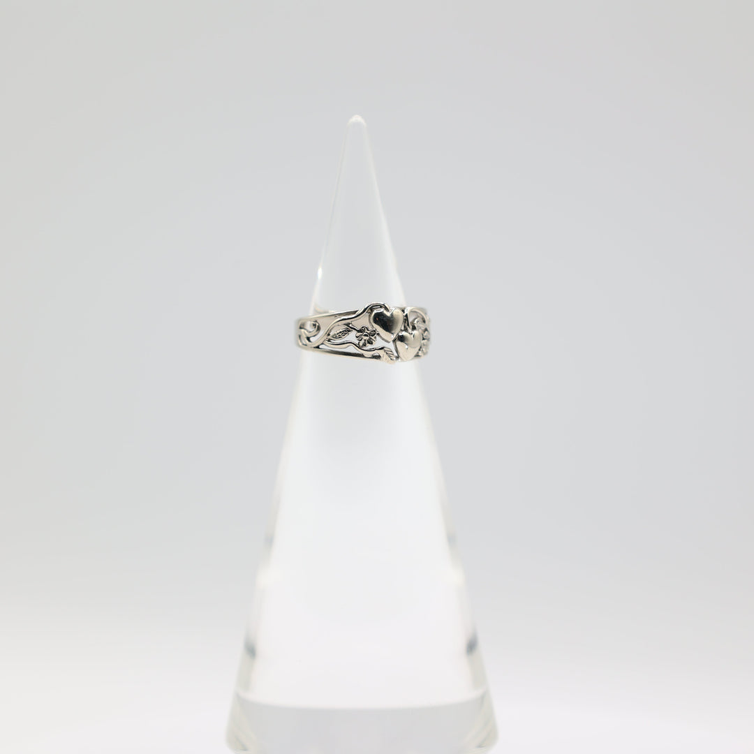 14K White Gold Heart and Vine Ring Size 5.5 Jewelry
