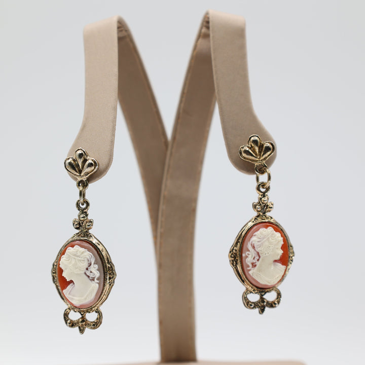 COSTUME Gold Toned Carved Shell Peach Resin Earrings 1.5in