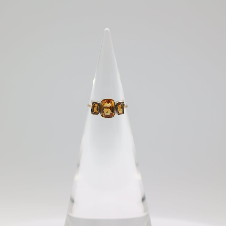 10K Yellow Gold Triple Citrine Stone Ring Size 6.75 Elegant