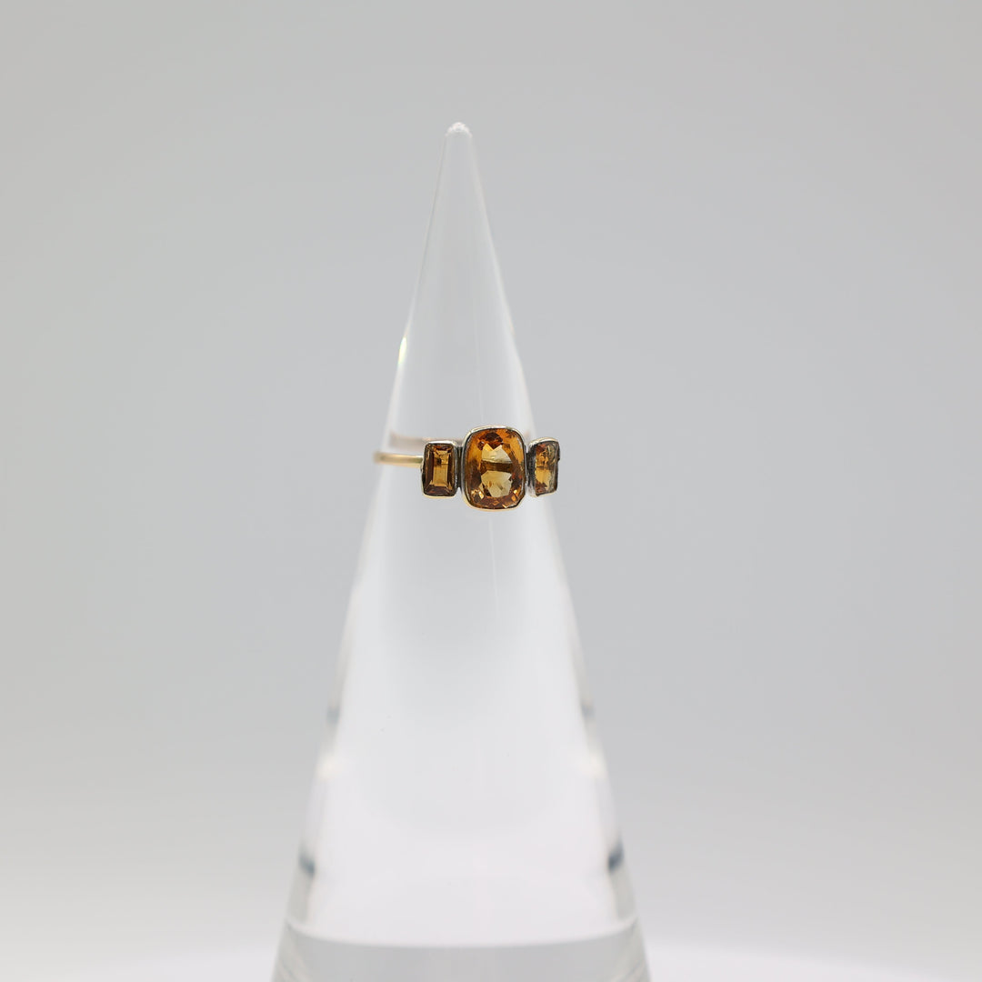 10K Yellow Gold Triple Citrine Stone Ring Size 6.75 Elegant