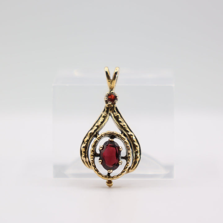 Antique Styled 14k YG Garnet Pendant