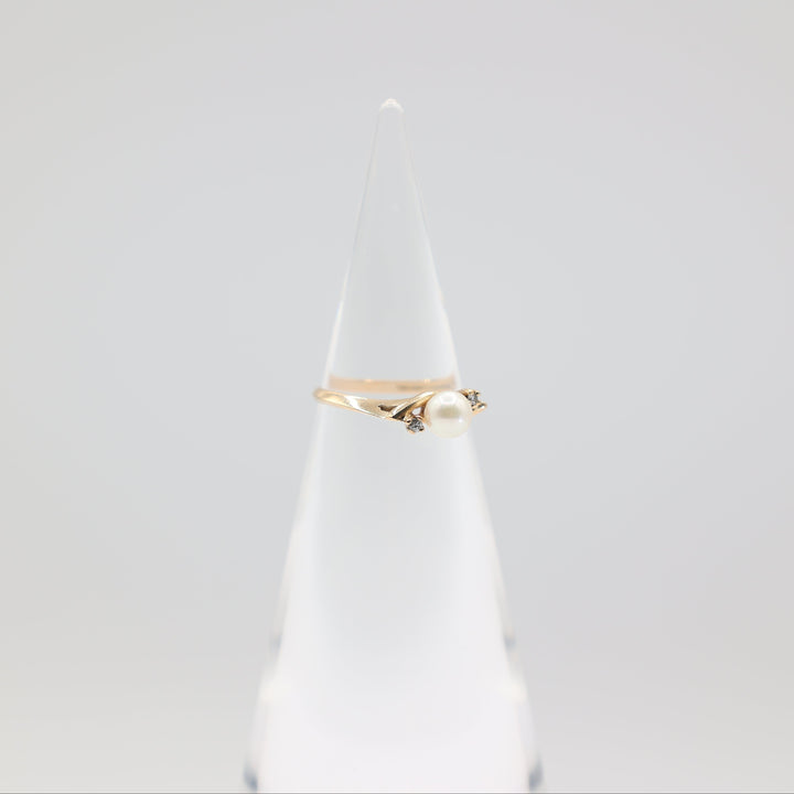 10k Yellow Gold Pearl Ring With Two Sapphire Accents Size 6