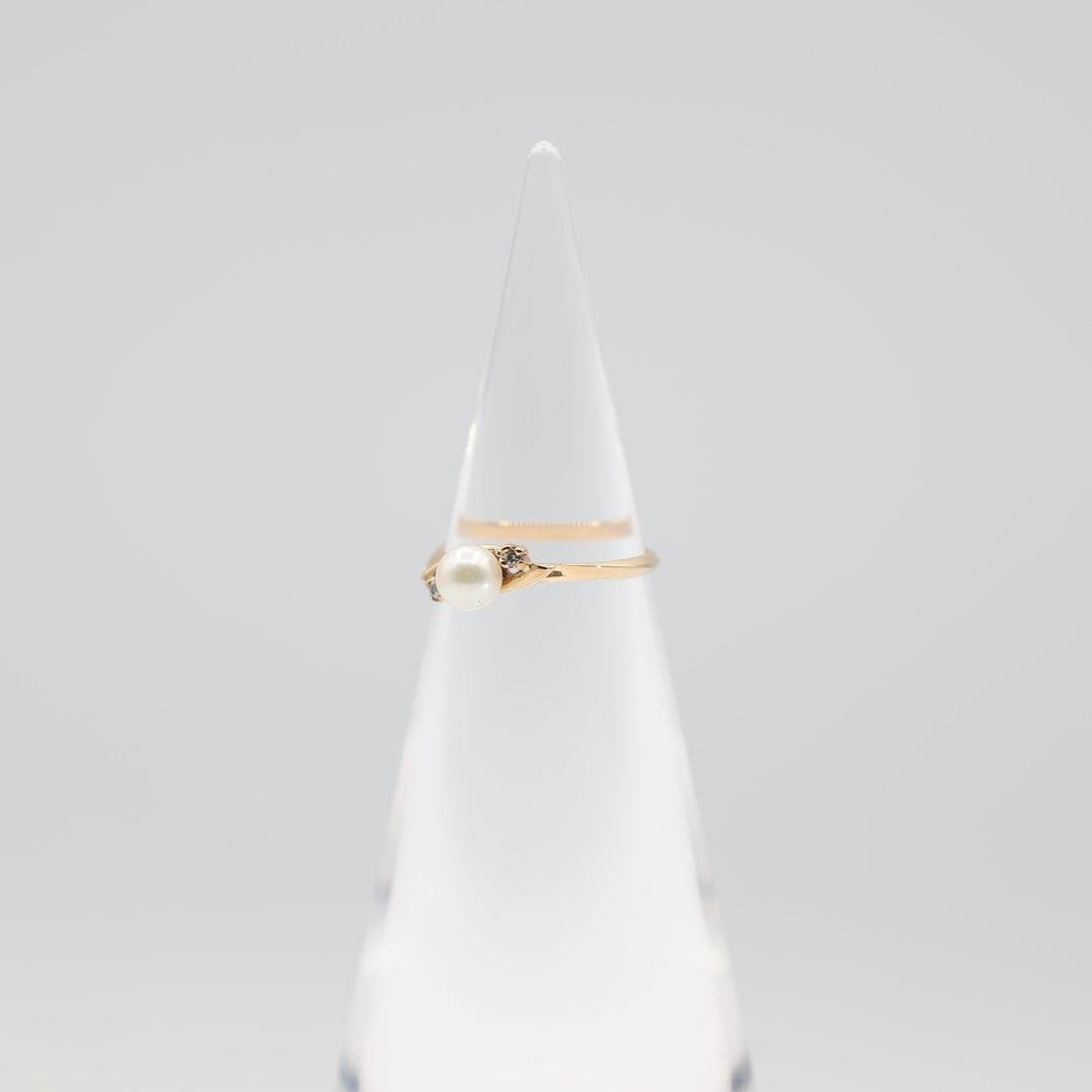 10k Yellow Gold Pearl Ring With Two Sapphire Accents Size 6