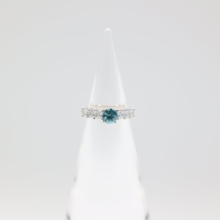 10k White Gold Topaz And Glass Ring Size 7 For Women