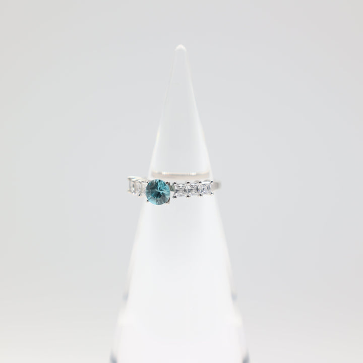 10k White Gold Topaz And Glass Ring Size 7 For Women