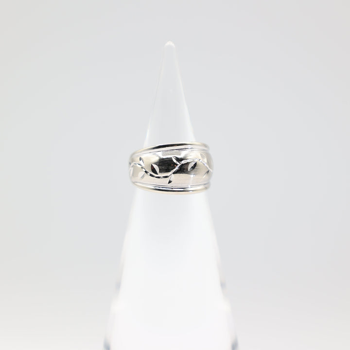 14k White Gold Carved Leaf Stem Design Wide Ring Size 6.5