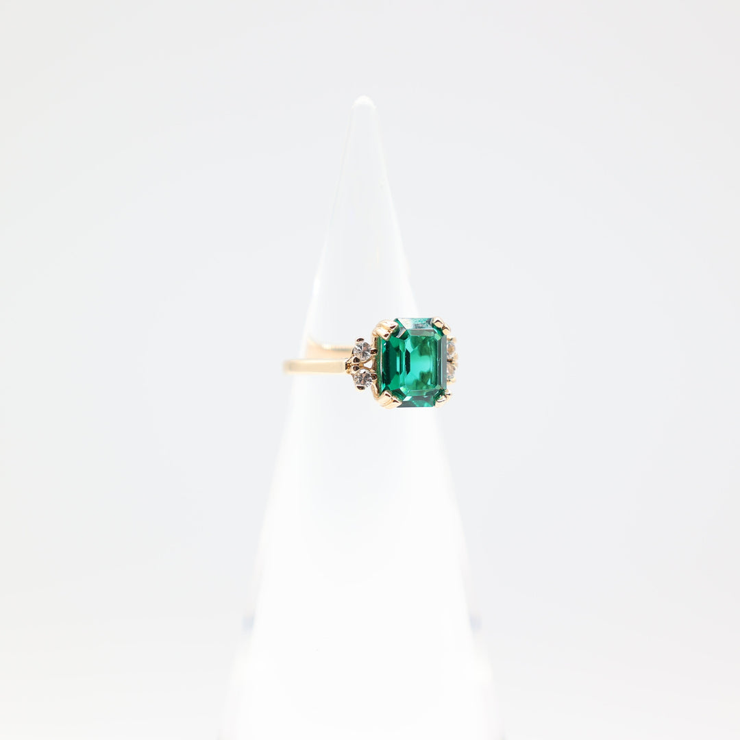 14k Gold Emerald Cut Ring With Green Stone And 4 Spinel Stones Size 5