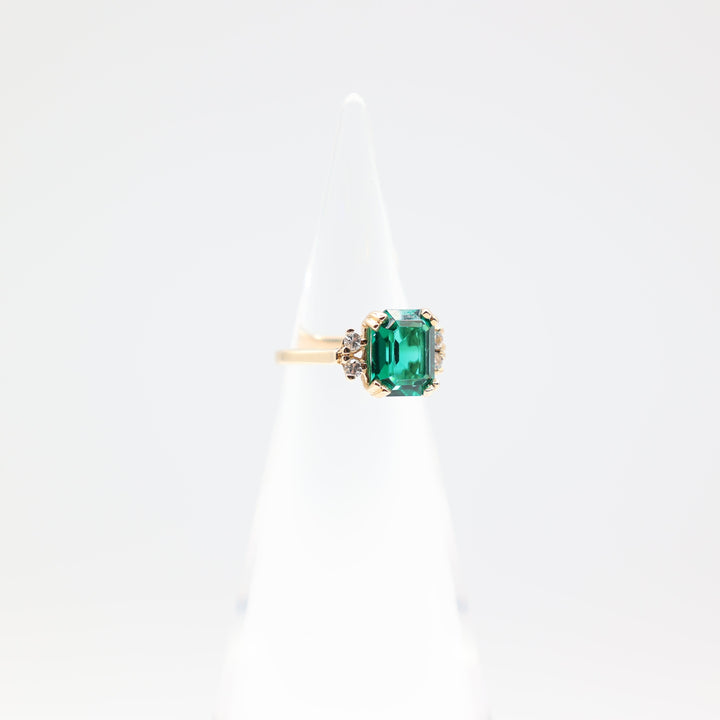 14k Gold Emerald Cut Ring With Green Stone And 4 Spinel Stones Size 5