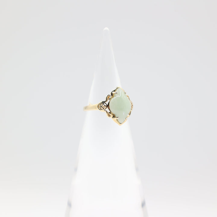 14k Hong Kong Yellow Jadeite Diamond Shape Ring Size 6.75