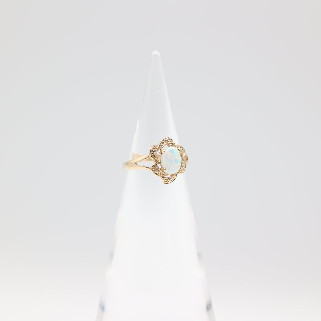 14k Yellow Gold Flower With Oval Opal Ring Size 6.5