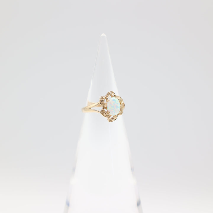 14k Yellow Gold Flower With Oval Opal Ring Size 6.5