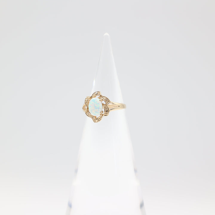 14k Yellow Gold Flower With Oval Opal Ring Size 6.5