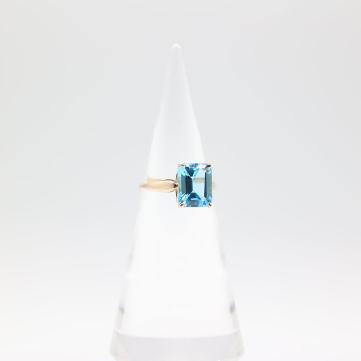 14k Yellow Gold Emerald Cut Blue Topaz Ring Size 10.25