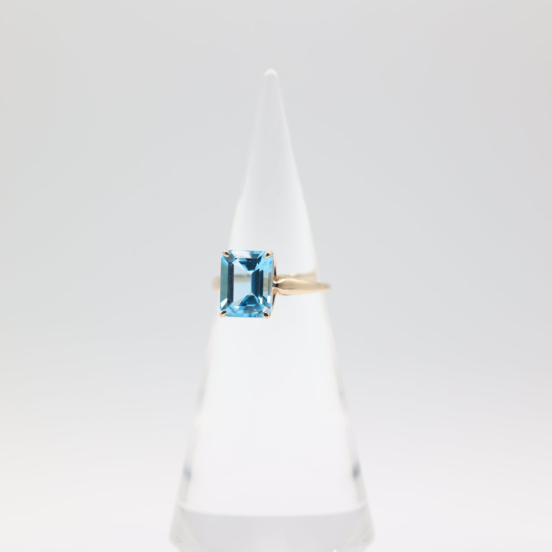 14k Yellow Gold Emerald Cut Blue Topaz Ring Size 10.25
