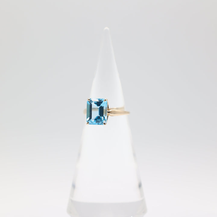 14k Yellow Gold Emerald Cut Blue Topaz Ring Size 10.25