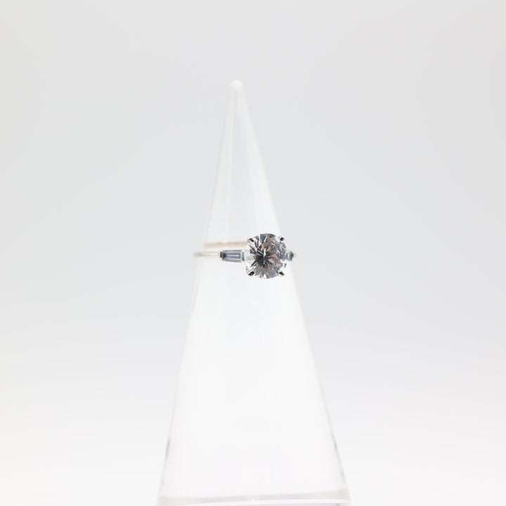 14k White Gold Band With Large Round White Spinel Stone Ring Size 8.5
