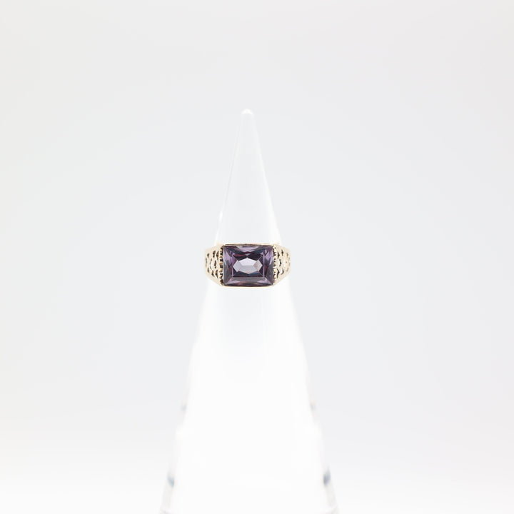 10k Yellow Gold Thick Band with Mystic Topaz Ring Size 6